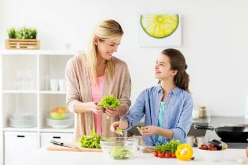 On tärkeää laatia tasapainoinen kasvisruokavalio, jos perheessä on teini-ikäinen vegaani.