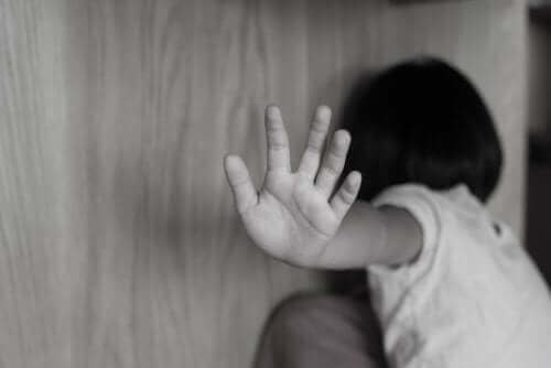 Lapsen seksuaalisen hyväksikäytön seuraukset voivat olla todella kauaskantoisia