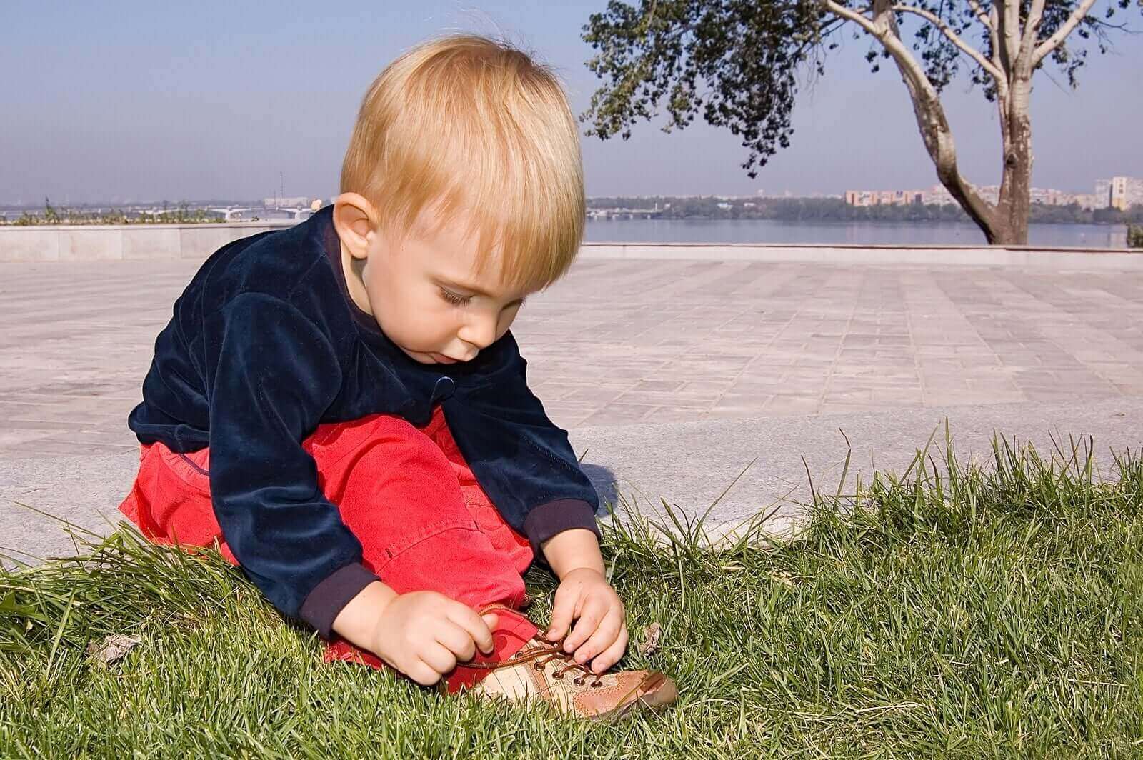 Vältä näitä lauseita, kun haluat kasvattaa sinnikkään lapsen
