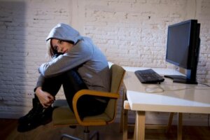 Sosiaalisessa mediassa piilee vaaroja teini-ikäisille.