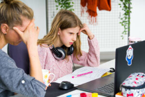 Kuinka auttaa teini-ikäistä, jolla on oppimisvaikeuksia?