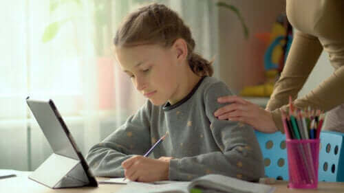 6 tapaa rohkaista lasta opiskelemaan kotona