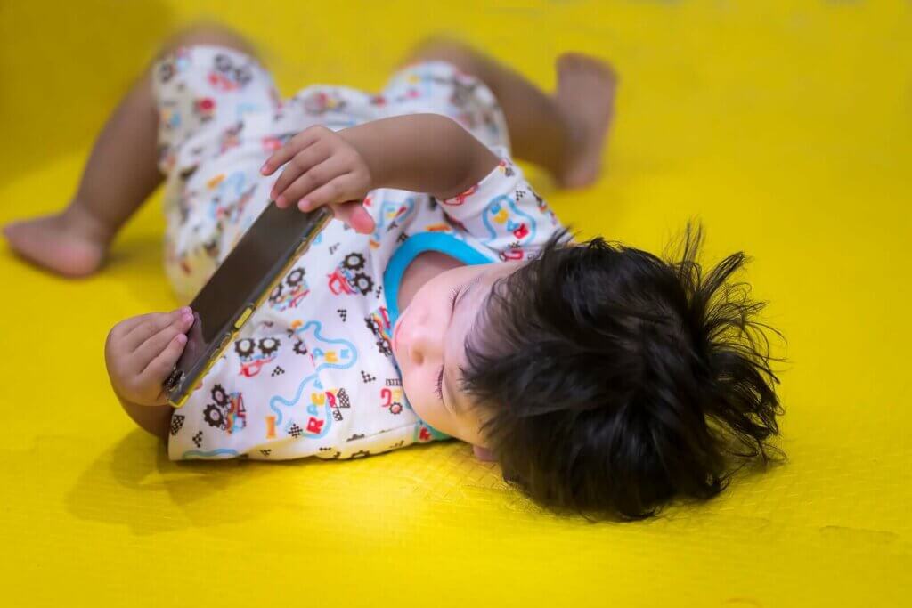 Liiallisen ruutuajan syndrooma