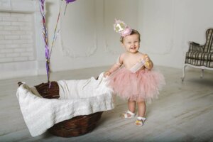 Vauvan stimulointi aarrekori-leikin avulla