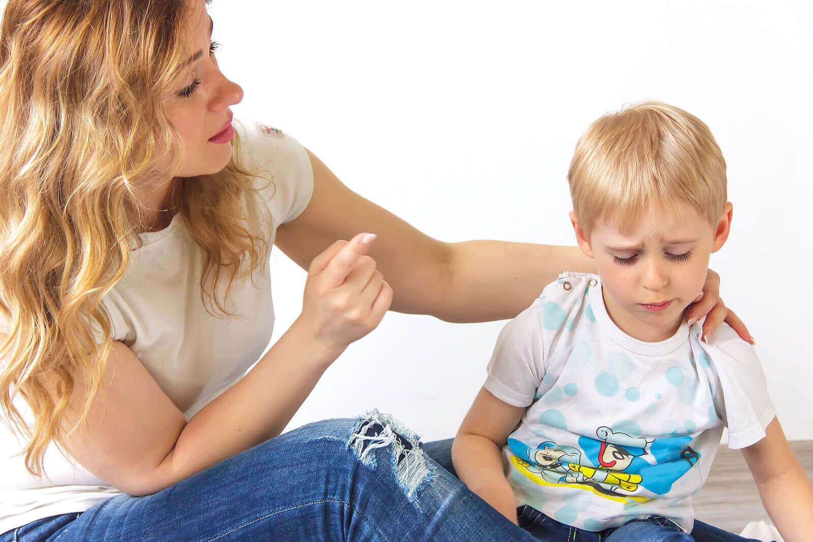 Vanhemmat joutuvat usein toistamaan sanomansa useaan kertaan puhuessaan lapselle