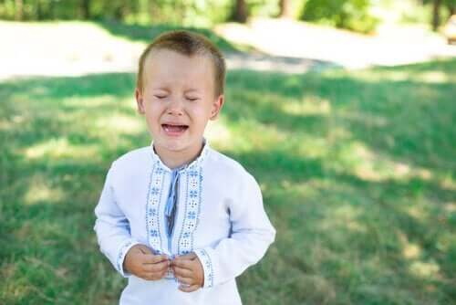 Valittaako lapsi manipuloidakseen?