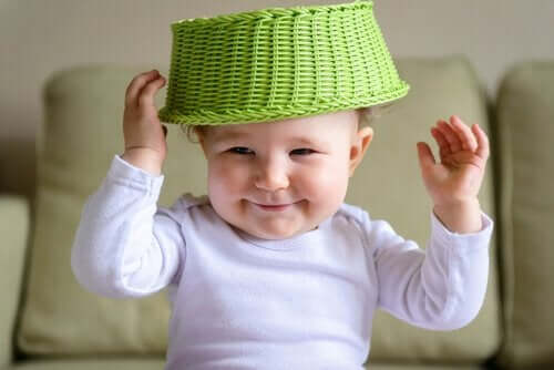 Mitä sensomotorisen älykkyys on ja miten se kehittyy lapsen kasvaessa?