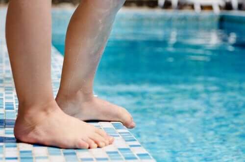 Levottomat jalat lapsella