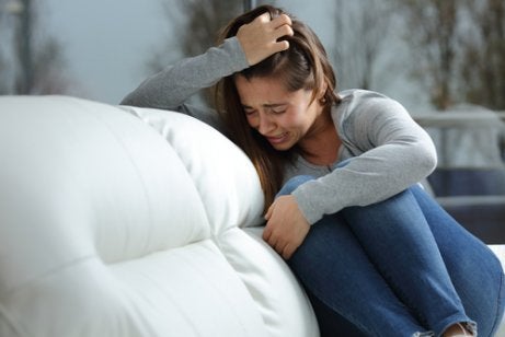 Teini-ikäisen trikotillomania voi johtua esimerkiksi masentuneisuudesta tai jännittyneisyydestä