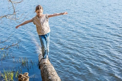 7 tehokasta harjoitusta kehittämään lapsen tasapainoa