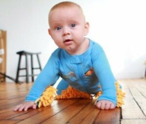 7 leikkiä, jotka opettavat vauvaa konttaamaan