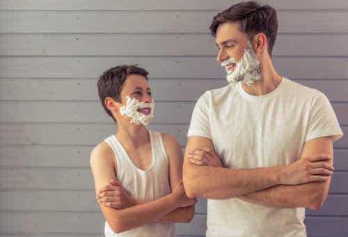 Kuinka opettaa teini-ikäistä ajamaan partansa