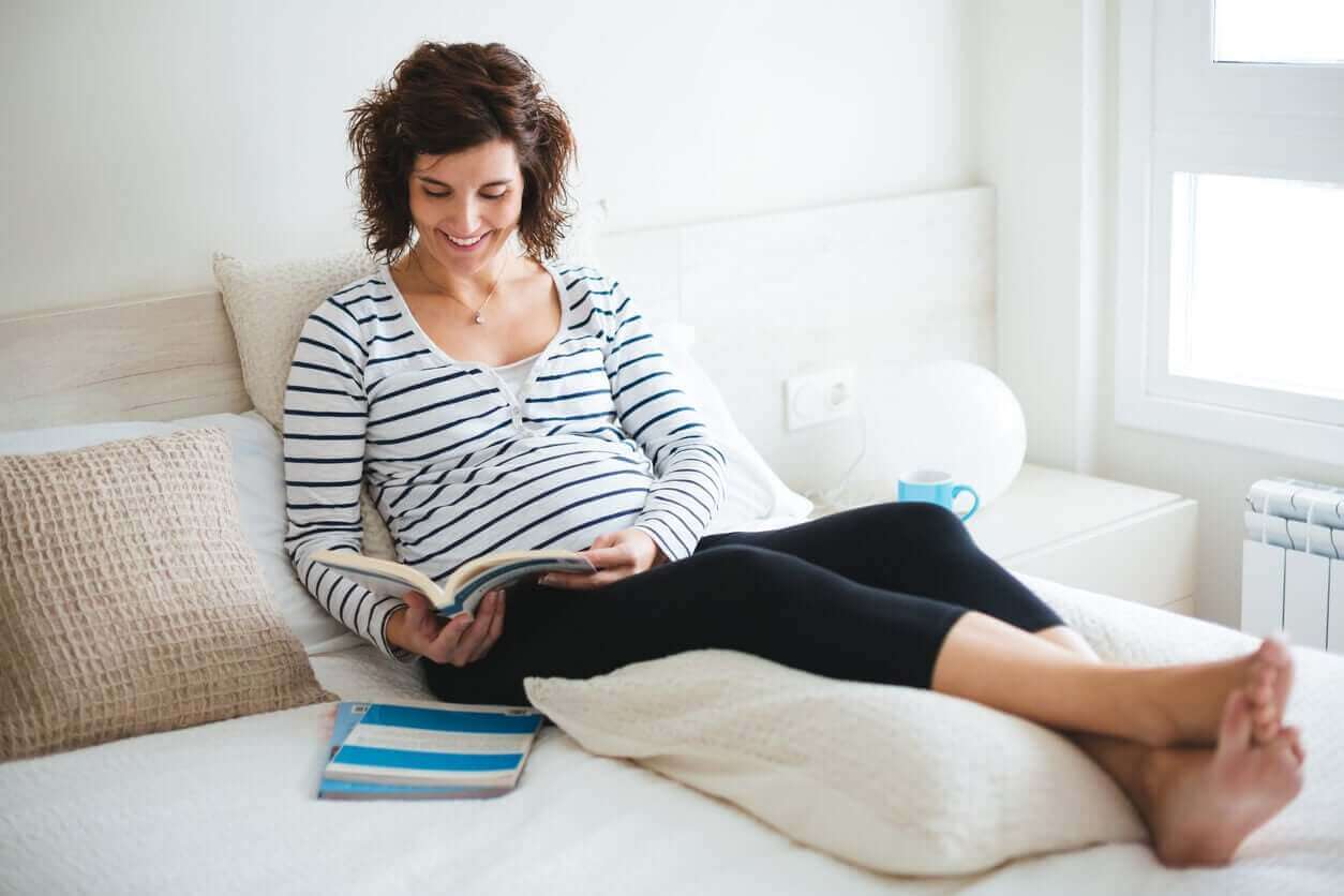 10 tapaa lievittää raskauden aikaista jalkojen turvotusta