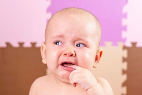 Kuinka hoitaa haavaumia vauvan suussa?