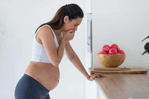 Mitä kannattaa syödä raskauden aikaisen pahoinvoinnin ja oksentelun helpottamiseksi?