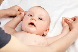 Vauvan lihasten venyttely: harjoituksia ja hyödyt