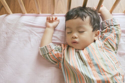 Miksi jotkut lapset liikkuvat paljon nukkuessaan?