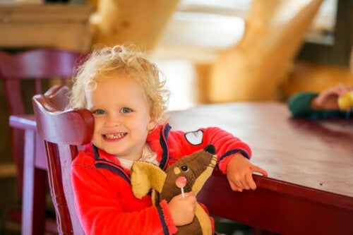 Vauva narskuttelee hampaitaan: onko tämä normaalia?