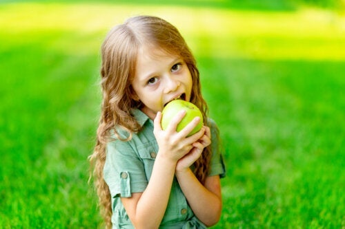 4 terveellistä ruokaa, jotka ovat hyväksi lasten hampaille