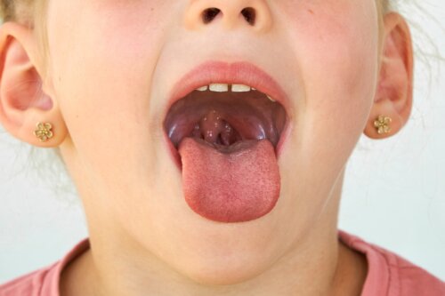 Kuinka sylki vaikuttaa lasten hampaisiin
