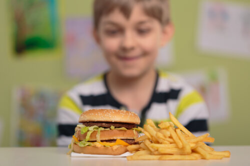 Näin muutat lasten huonot ruokailutottumukset