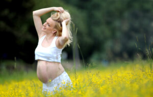 Kuinka hiuksia tulisi hoitaa raskauden aikana?