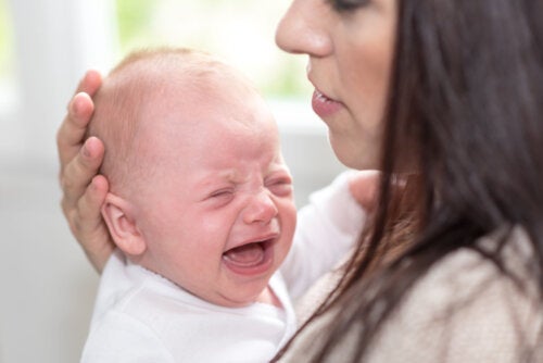 Kuinka pysyä rauhallisena, kun vauva itkee?