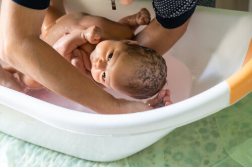 Yleisimmät virheet vauvan kylvettämisessä