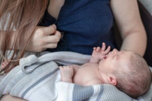 Imetyskriisi kuuden kuukauden iässä