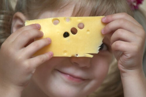 Minkä ikäiset lapset voivat syödä juustoa?