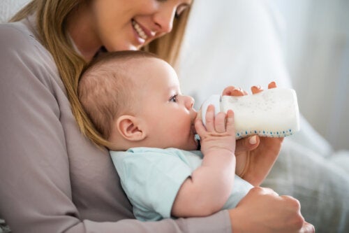 Kuinka pitkään vauva voi juoda tuttipullosta ilman suun terveyshaittoja?