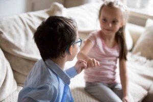 5 anteeksipyynnön kieltä: kuinka käsitellä niitä lasten kanssa