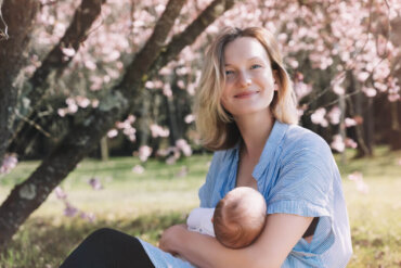 5 vinkkiä juuri synnyttäneiden äitien hoitoon